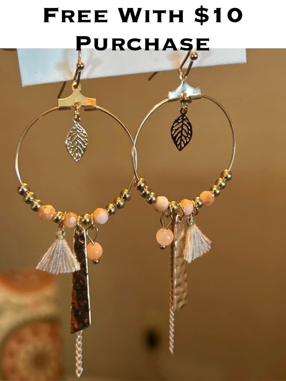 👠🍒Dainty Decorated Drop Hoops in Gold Tone, light fringe, hammered metal & chain